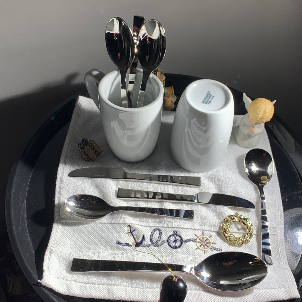 ONEIDA Verge Spoons, Butter Knives & 2 Buffalo Heavy Coffee Mugs- 8 Pieces NWOT